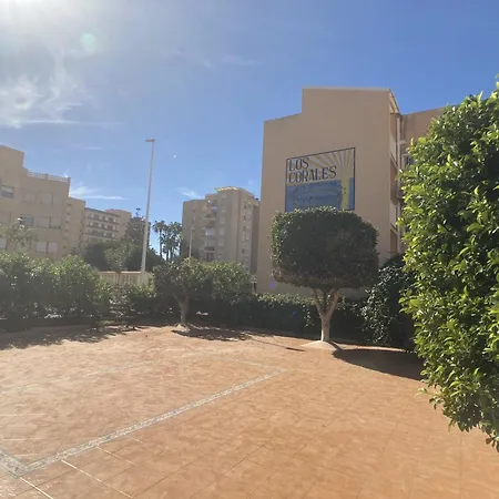 Spanish Connection - Bajo En Plaza Bohemia Apartment *